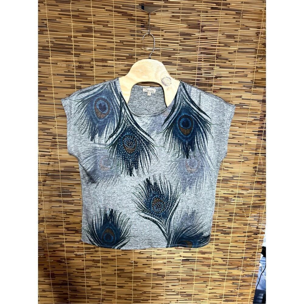 Lavish 2X Peacock Cap Sleeve Shirt Grey